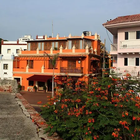 Nautilus Plaza Hotel 4*